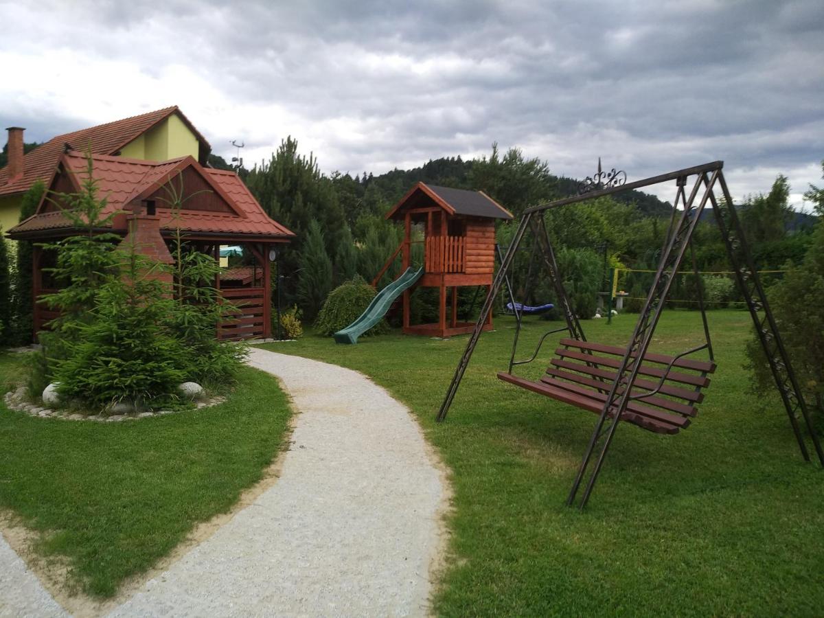 Pokoje Z Aneksami Kuchennymi U Wiktorii Sromowce Niżne Buitenkant foto