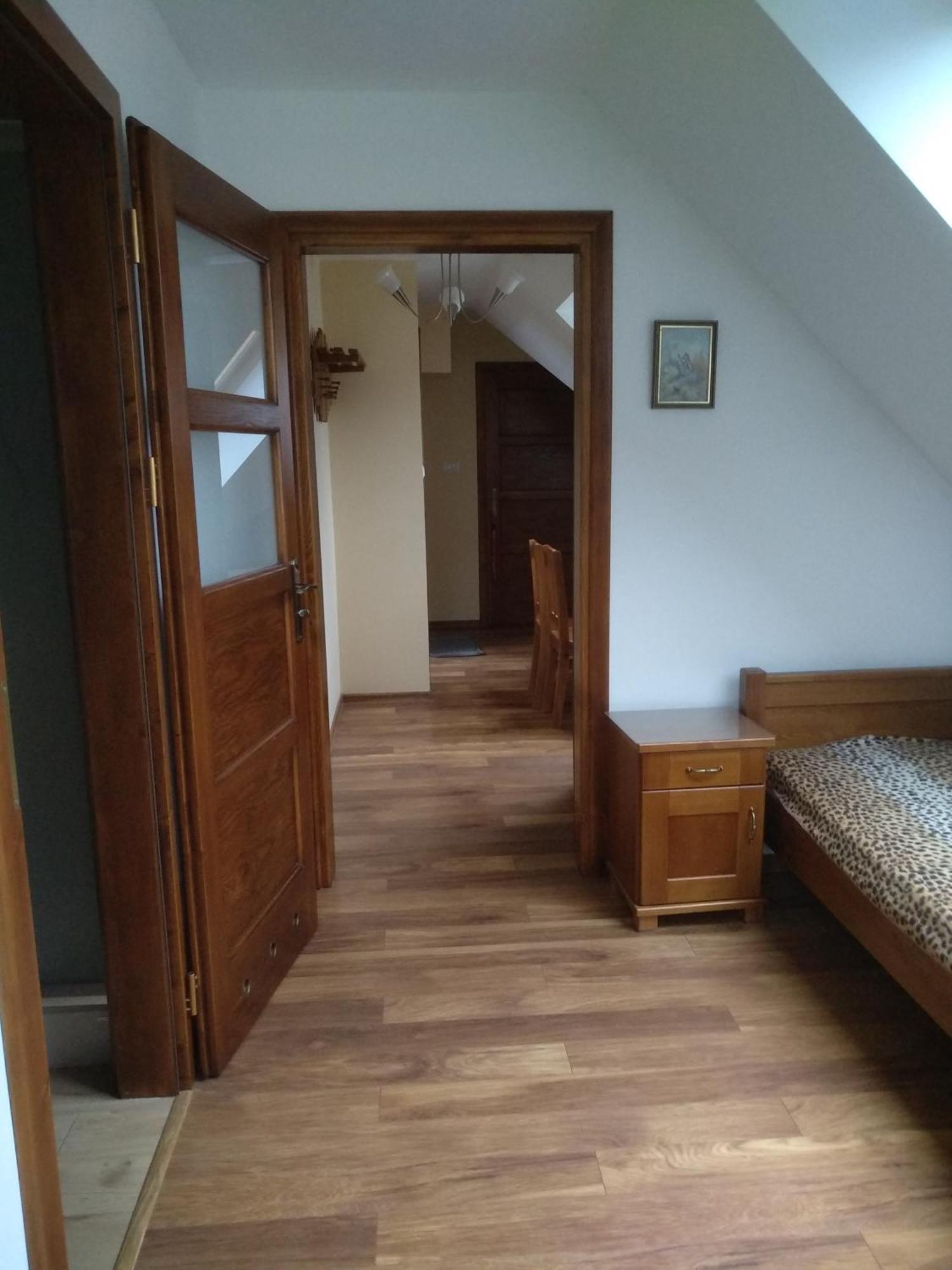 Pokoje Z Aneksami Kuchennymi U Wiktorii Sromowce Niżne Buitenkant foto